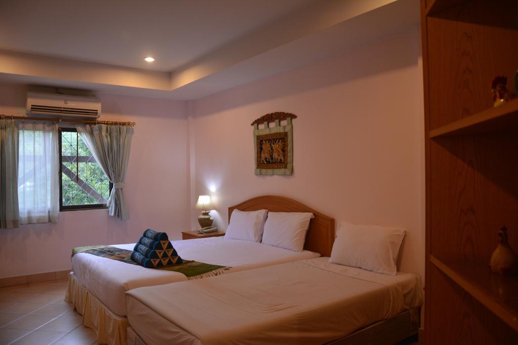Seven Oaks Inn Джомтьен Номер фото