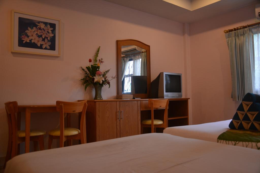 Seven Oaks Inn Джомтьен Номер фото