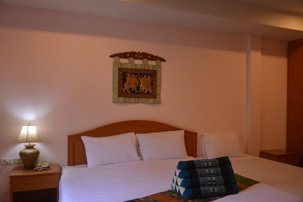 Seven Oaks Inn Джомтьен Номер фото