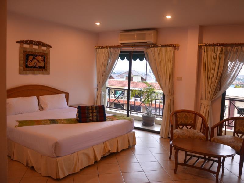 Seven Oaks Inn Джомтьен Экстерьер фото