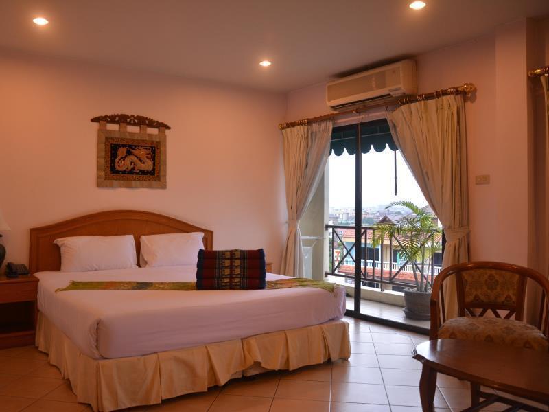 Seven Oaks Inn Джомтьен Экстерьер фото