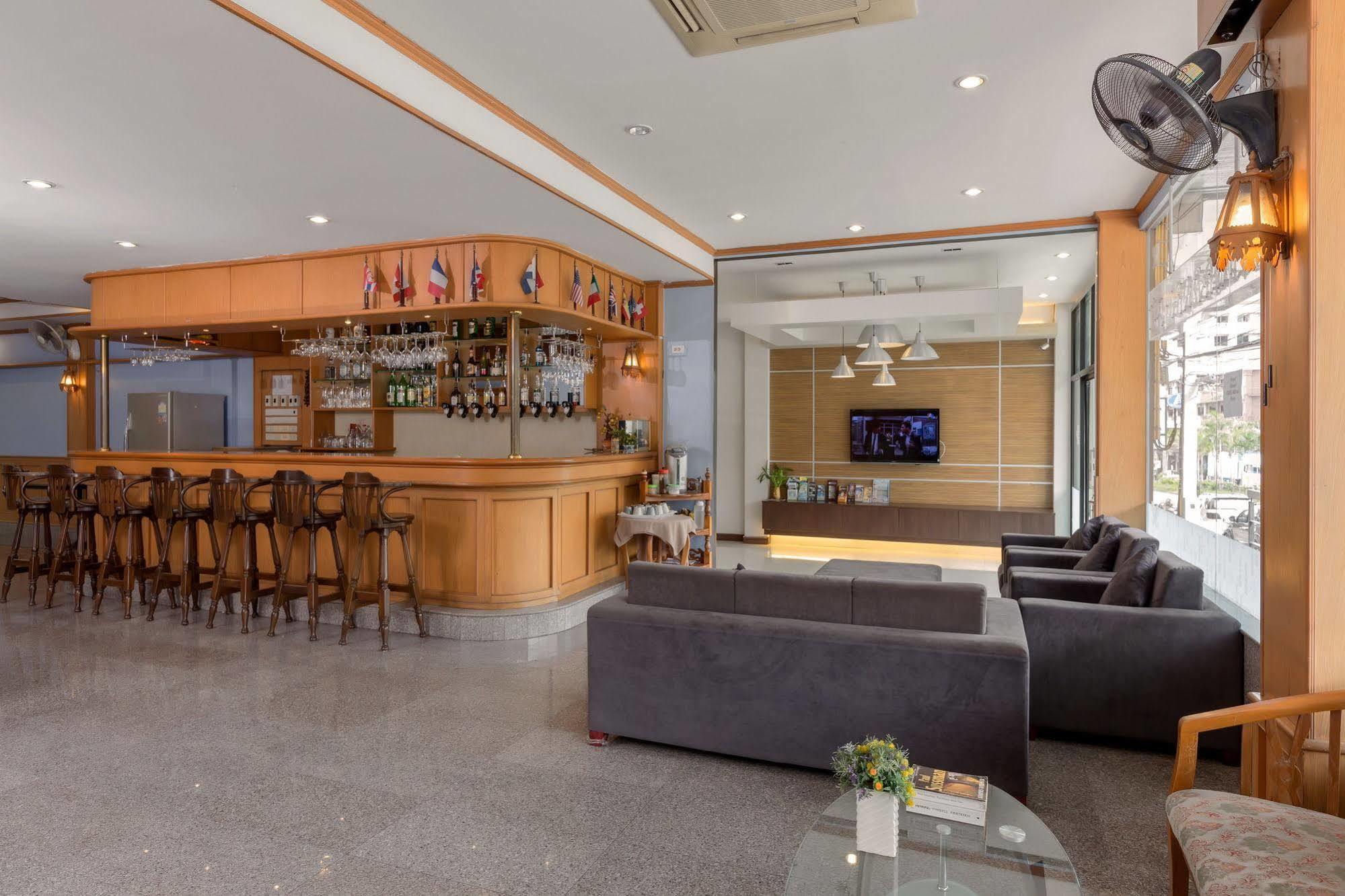 Seven Oaks Inn Джомтьен Экстерьер фото