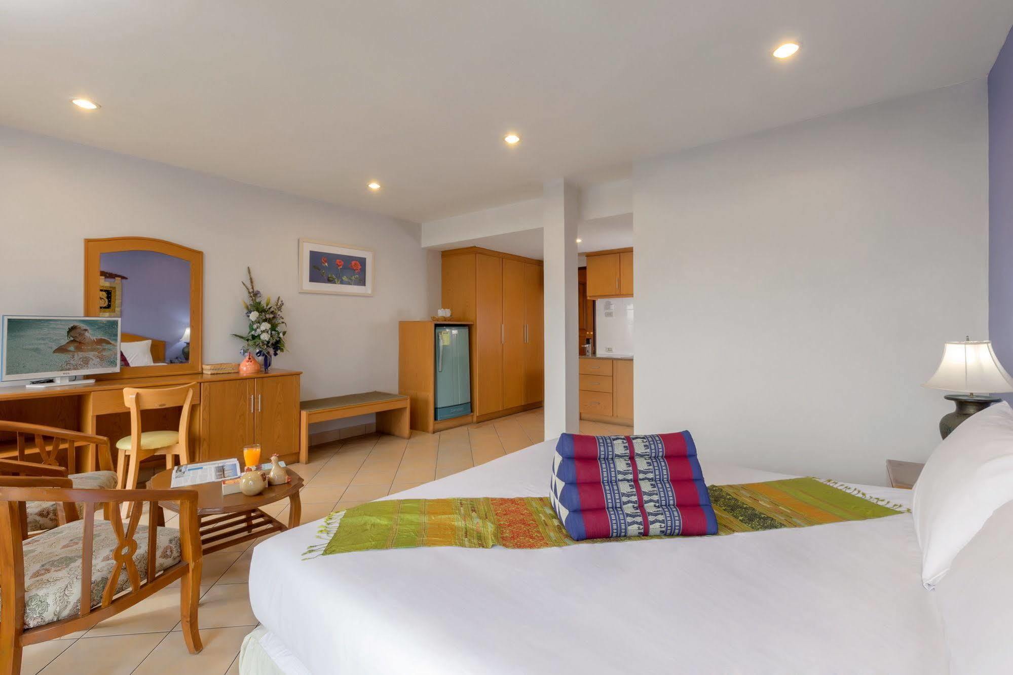 Seven Oaks Inn Джомтьен Экстерьер фото