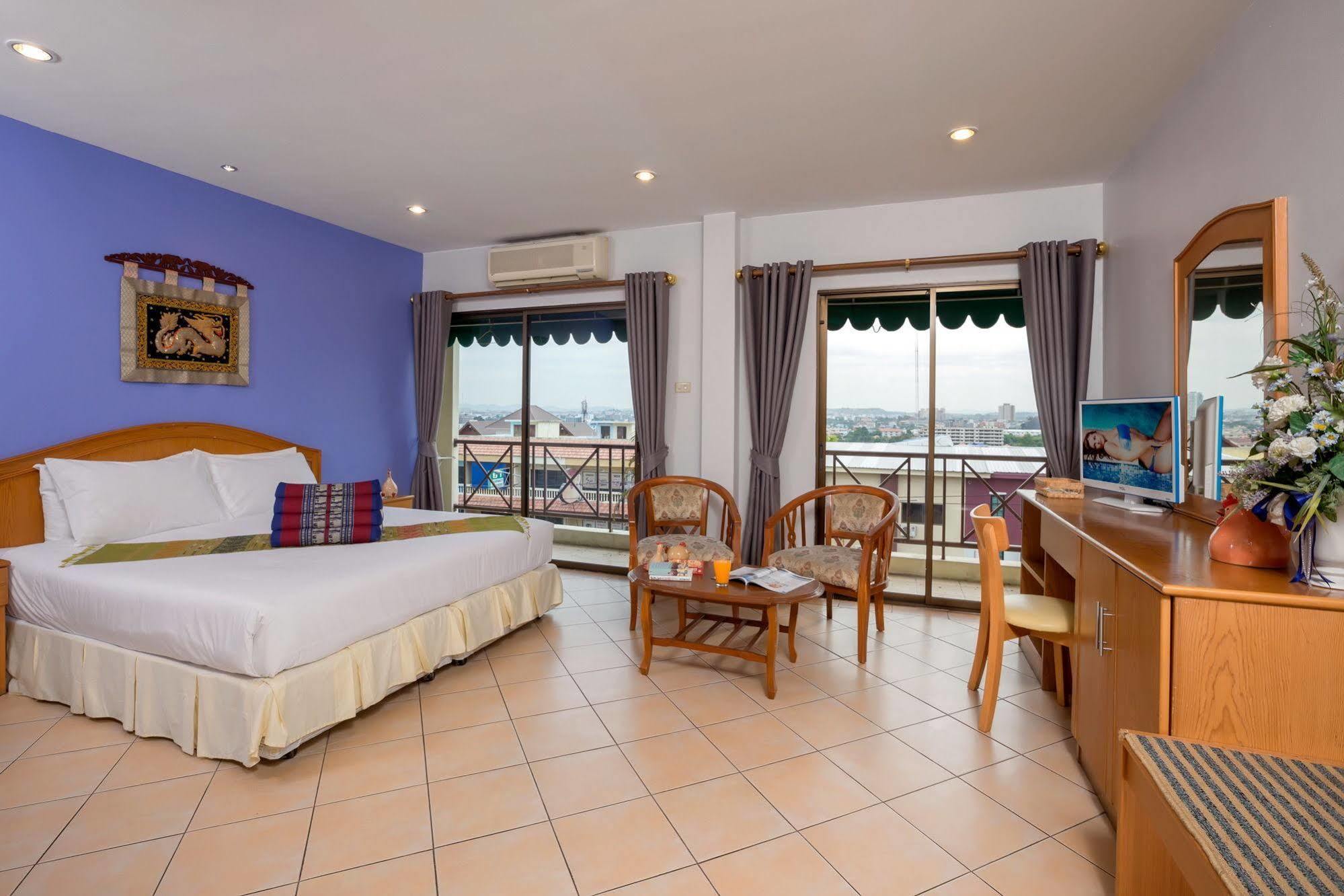 Seven Oaks Inn Джомтьен Экстерьер фото