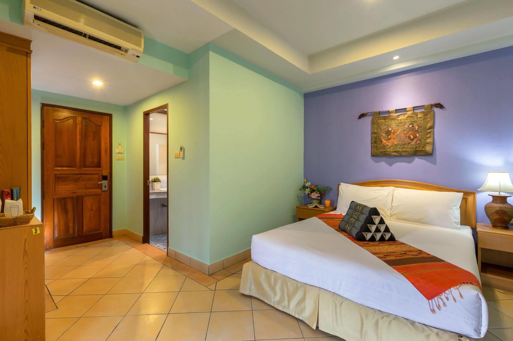 Seven Oaks Inn Джомтьен Экстерьер фото