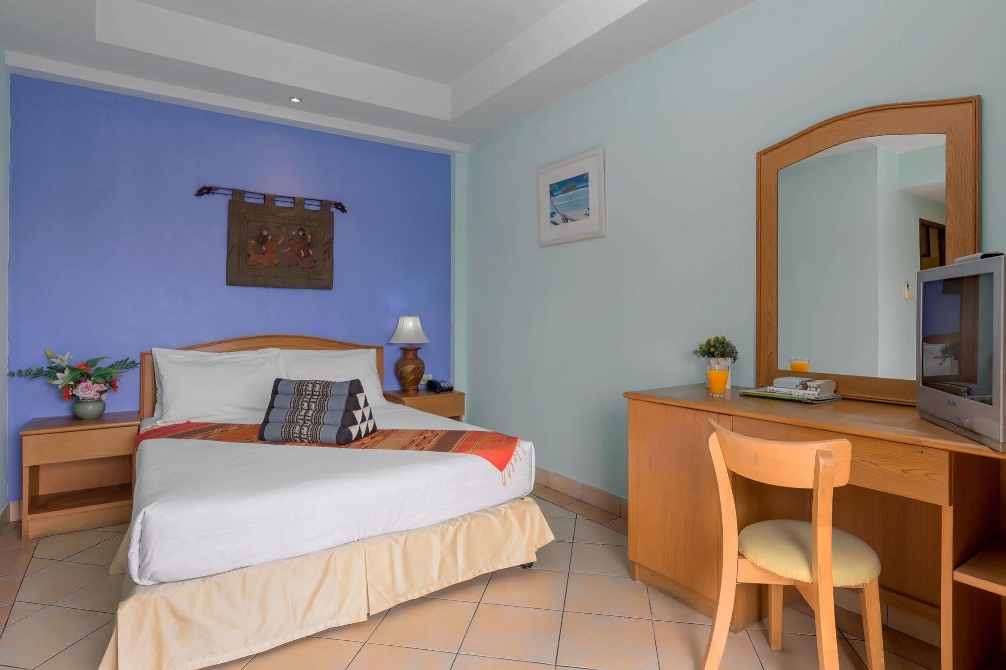 Seven Oaks Inn Джомтьен Экстерьер фото