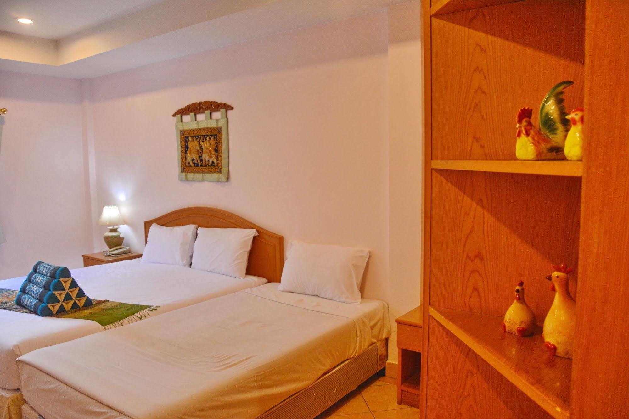 Seven Oaks Inn Джомтьен Экстерьер фото