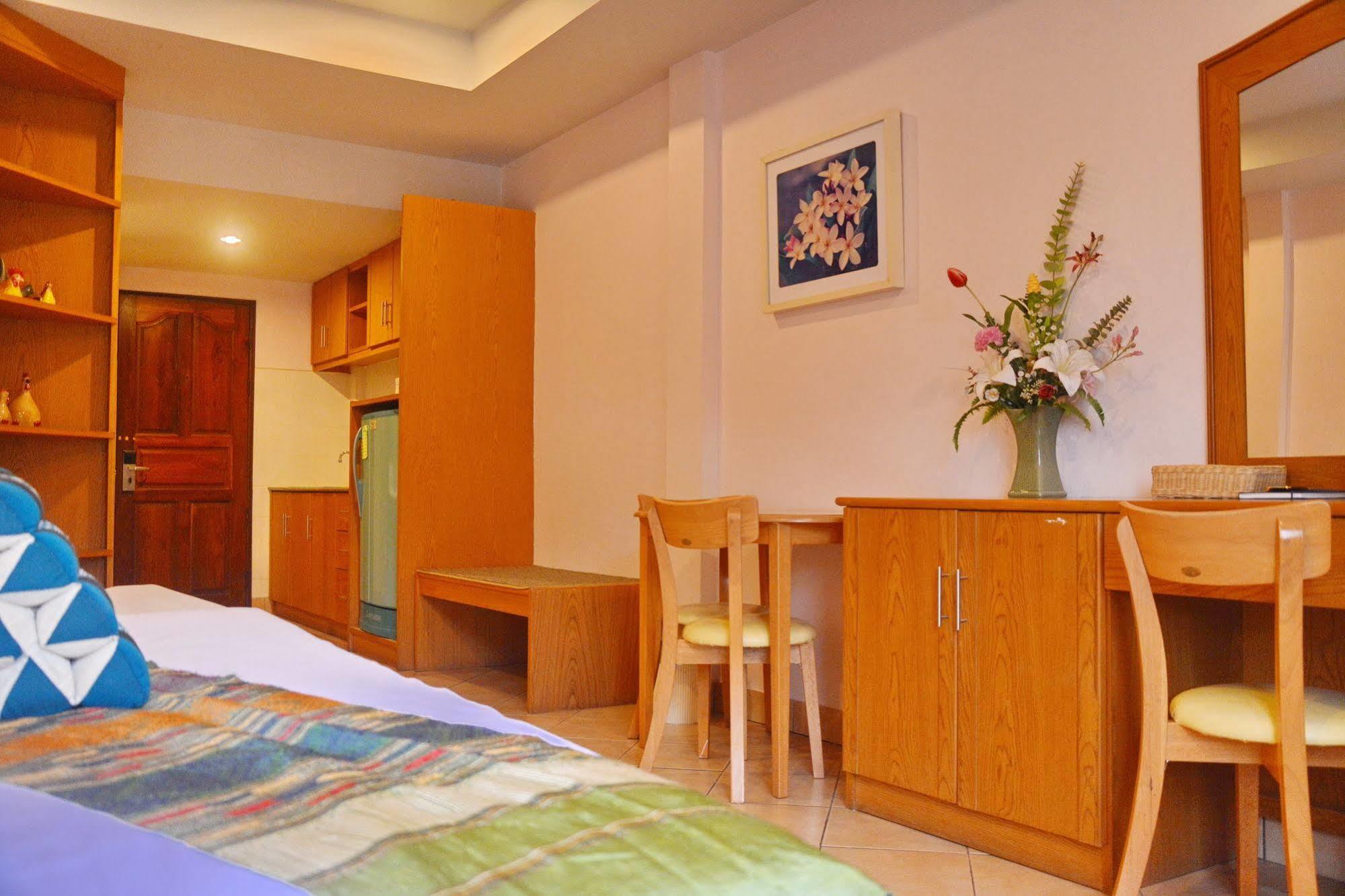 Seven Oaks Inn Джомтьен Экстерьер фото