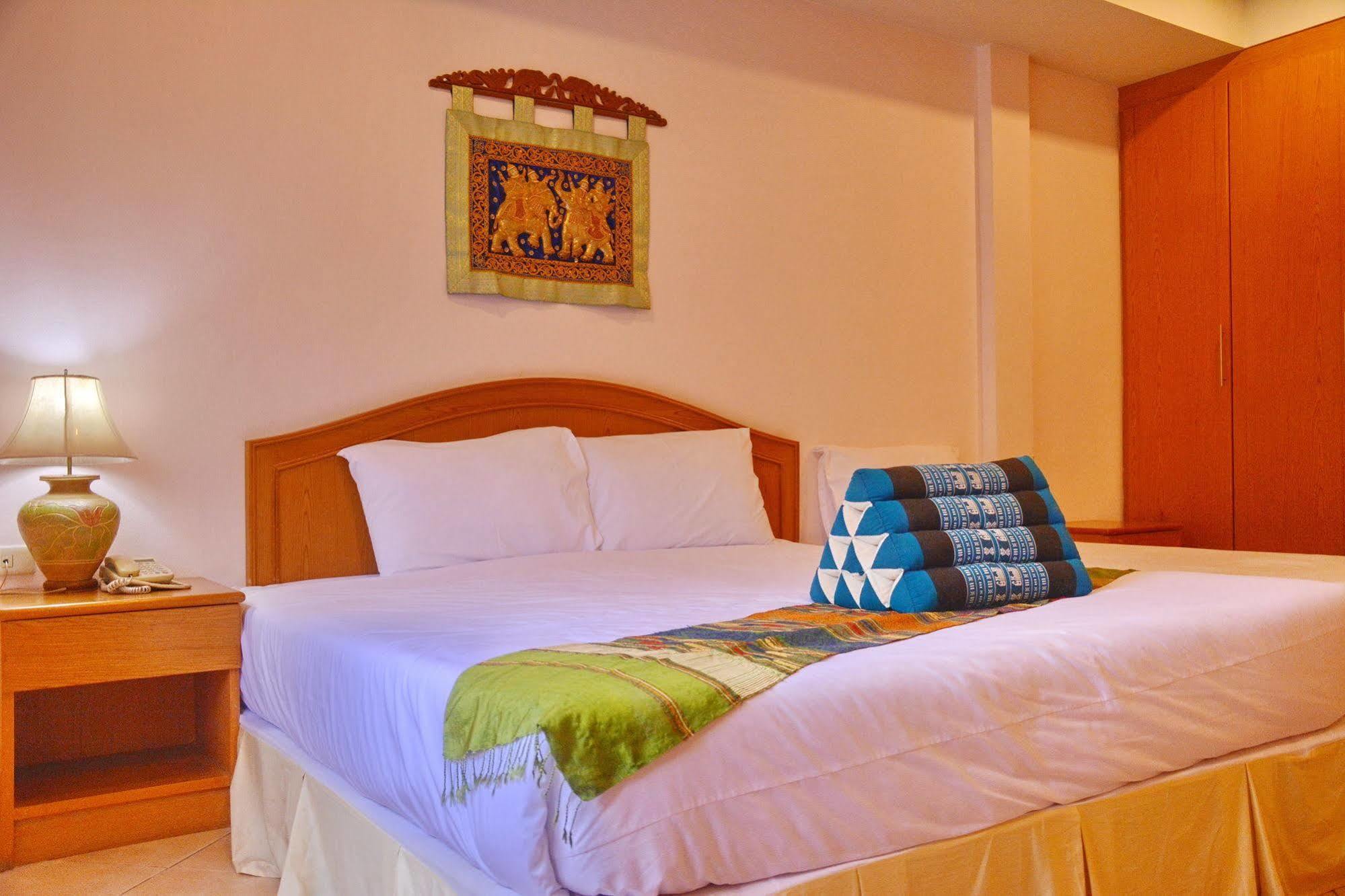 Seven Oaks Inn Джомтьен Экстерьер фото