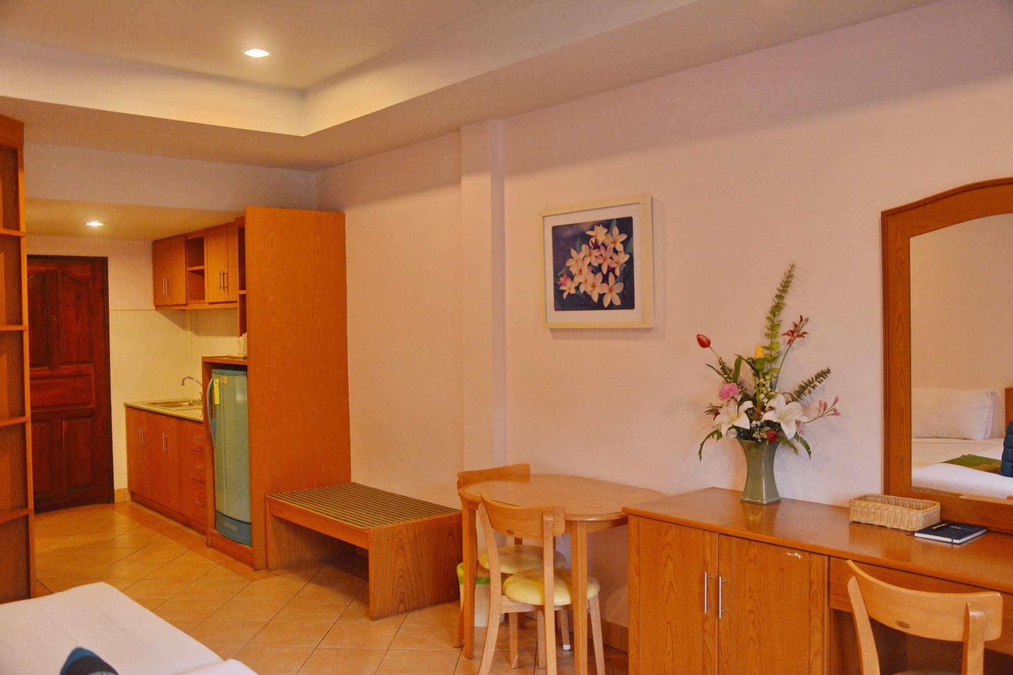 Seven Oaks Inn Джомтьен Экстерьер фото