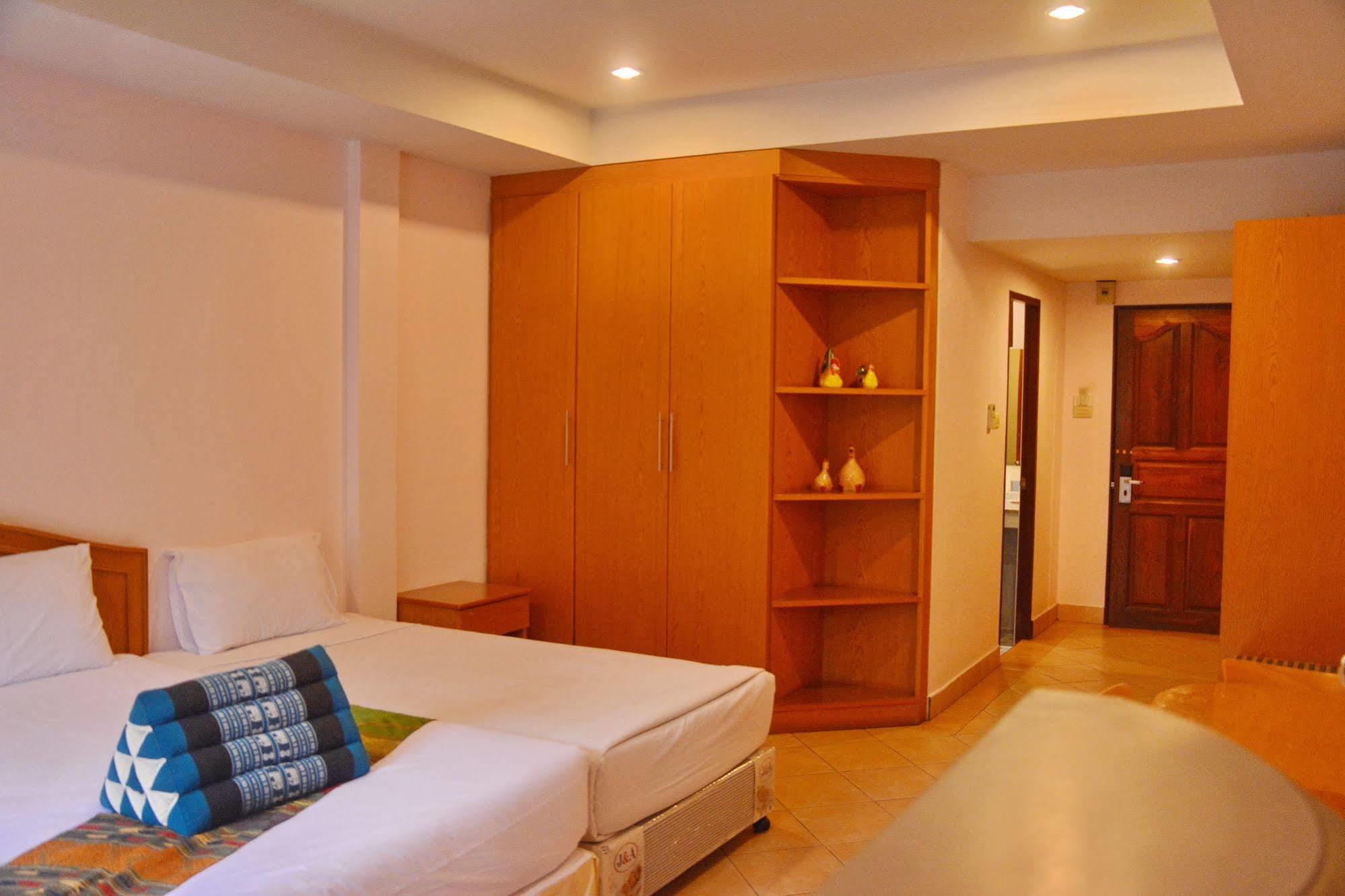 Seven Oaks Inn Джомтьен Экстерьер фото