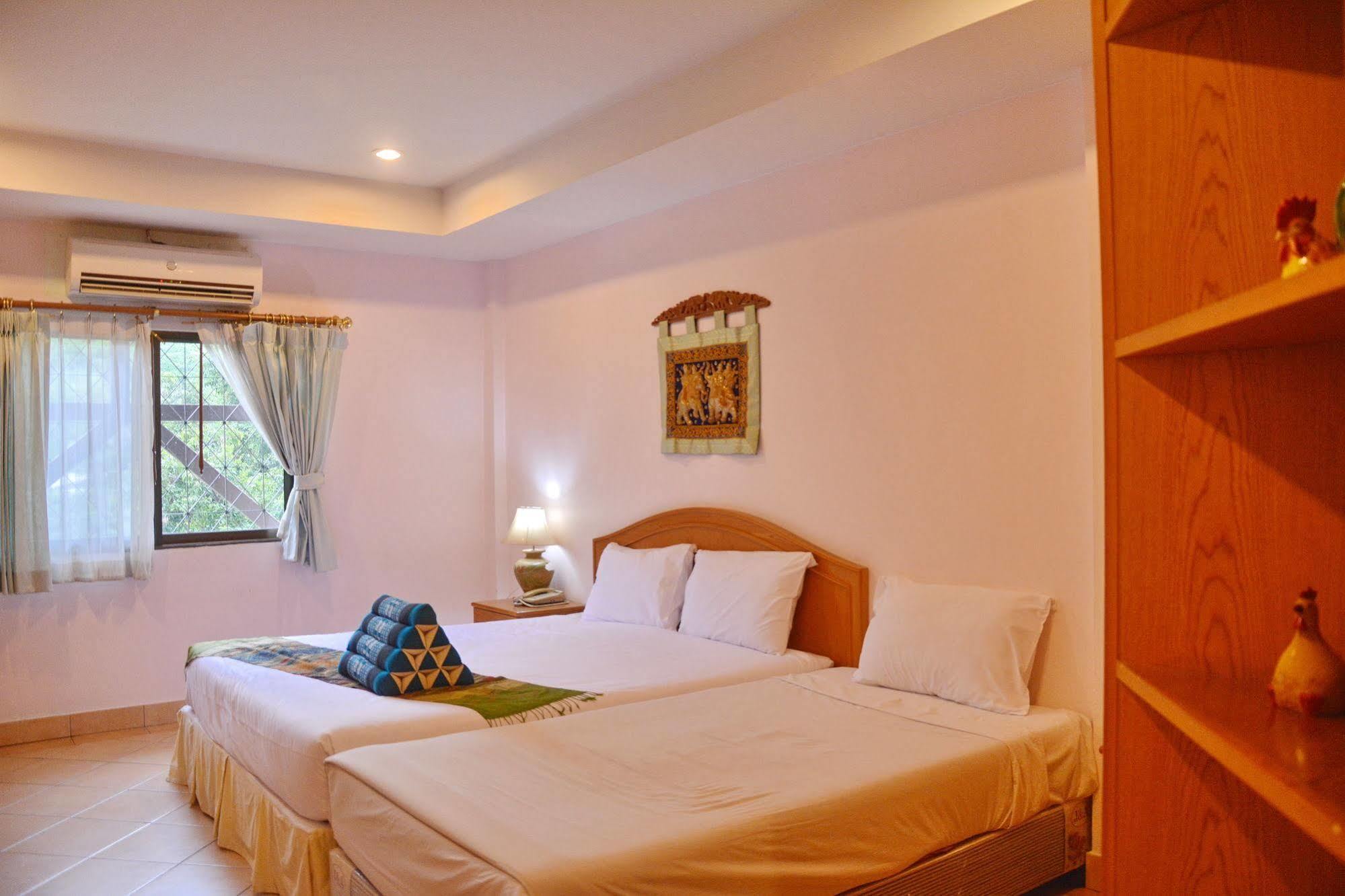 Seven Oaks Inn Джомтьен Экстерьер фото