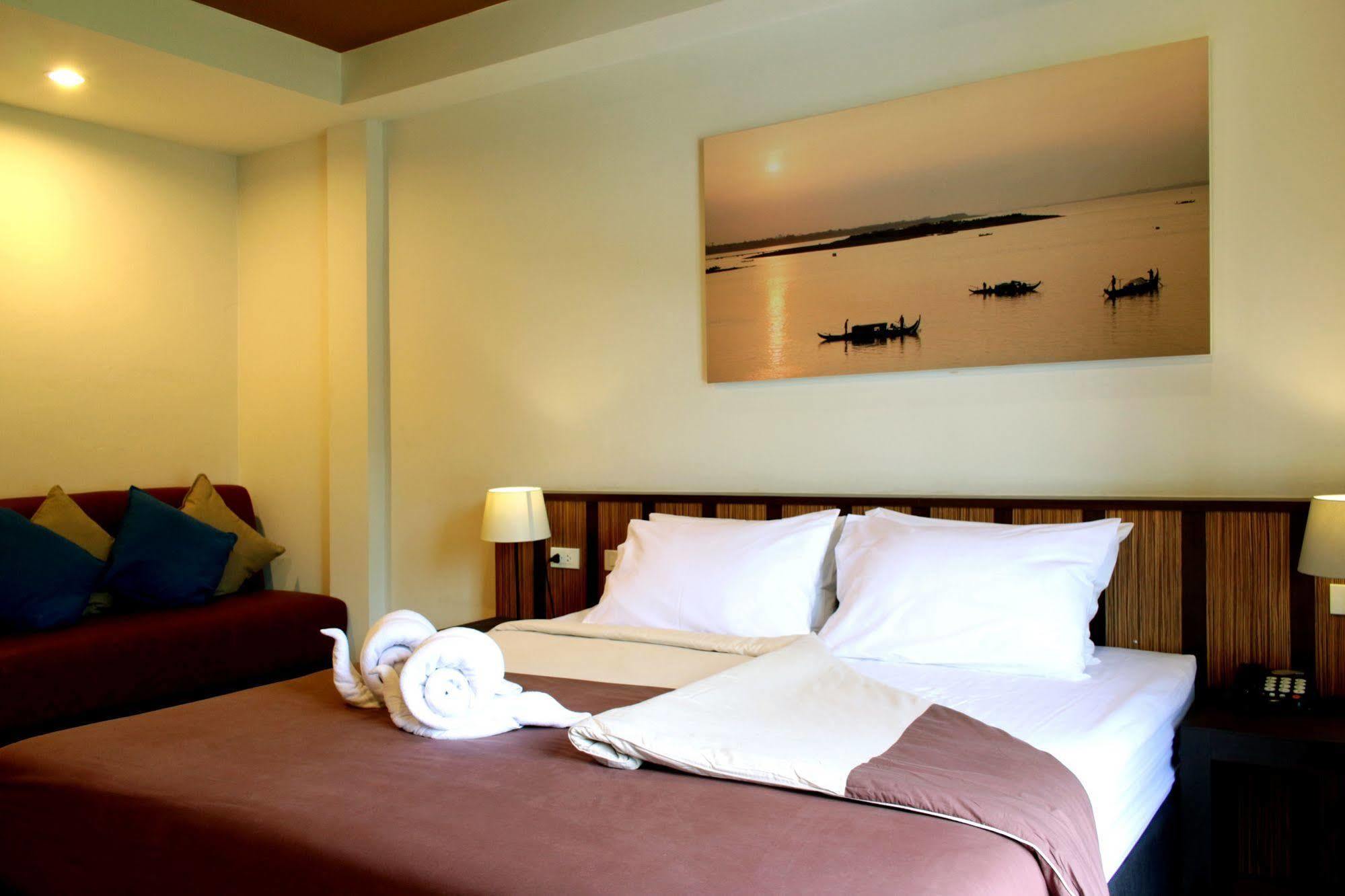 Seven Oaks Inn Джомтьен Экстерьер фото